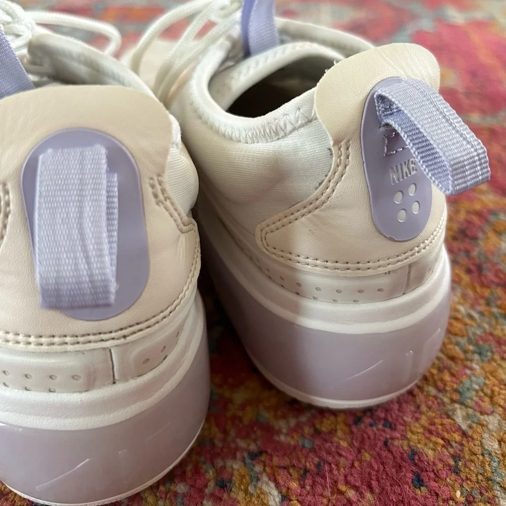 Nike | Women’s white/lavendar Air Max Dia lace up sneakers, lavender accents 8.5